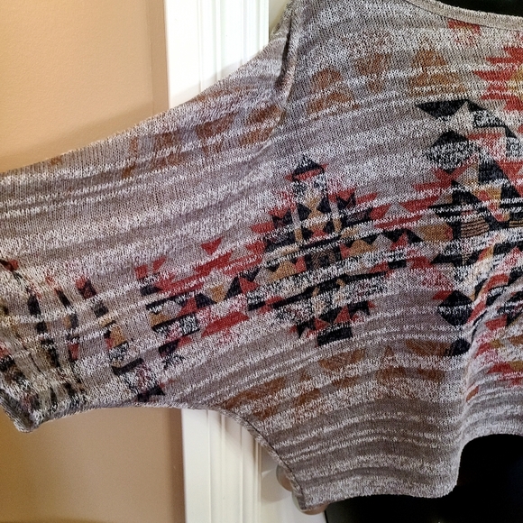 Batwing graphic 3/4 length sleeve tshirt - Picture 2 of 4